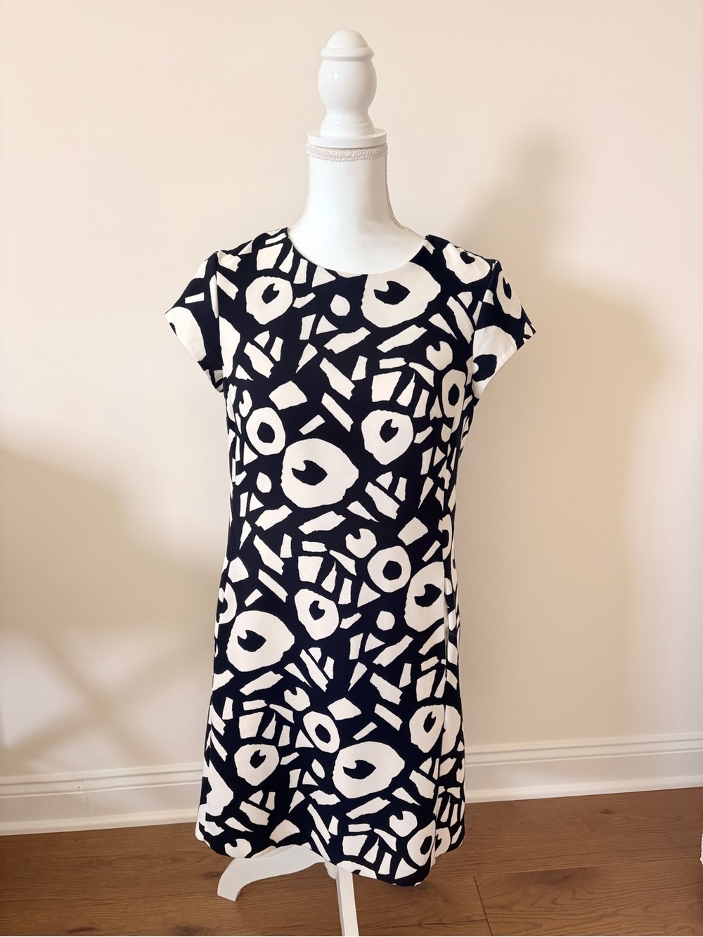 LOFT Black and White Abstract Cap-Sleeve Mini Dress